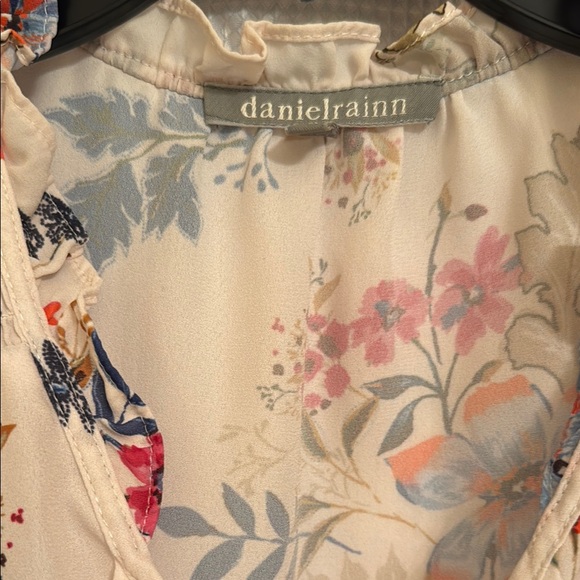Daniel Rainn Flirty Blouse - Picture 2 of 5